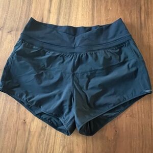 Lululemon running shorts Sz 6